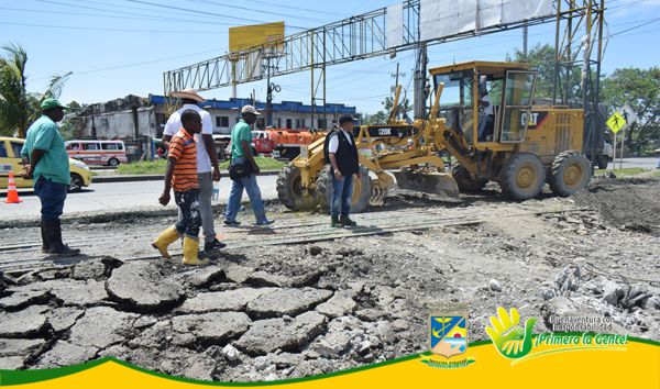 Infraestructura apoya con maquinaria y mano de obra, adecuación de entrada a La Palera | Noticias de Buenaventura, Colombia y el Mundo