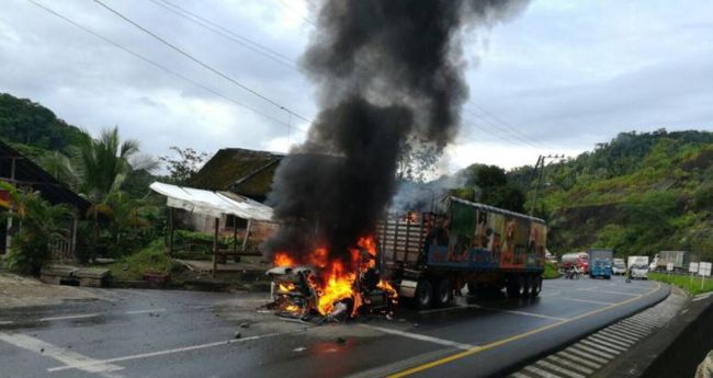 Tránsito de vehículos en vía Buenaventura, seguirá con acompañamiento de la Policía | Noticias de Buenaventura, Colombia y el Mundo