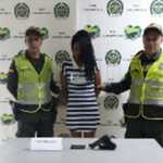 Esta mujer es capturada con un arma de fuego | Noticias de Buenaventura, Colombia y el Mundo
