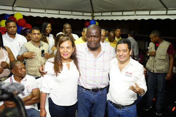 Ni la lluvia detuvo el apoyo de Juan Carlos Martinez y sus candidatos a Camara y Senado | Noticias de Buenaventura, Colombia y el Mundo