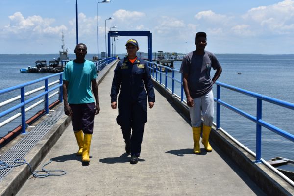 Armada rescata a 2 pescadores ecuatorianos a la deriva | Noticias de Buenaventura, Colombia y el Mundo