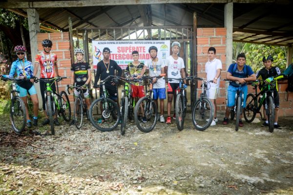 Ciclismo entrega las primeras medallas a deportistas en los Juegos Supérate | Noticias de Buenaventura, Colombia y el Mundo