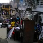 Bomberos evacuan familias en el Barrio Cristóbal Colón por amenaza de colapso de vivienda | Noticias de Buenaventura, Colombia y el Mundo