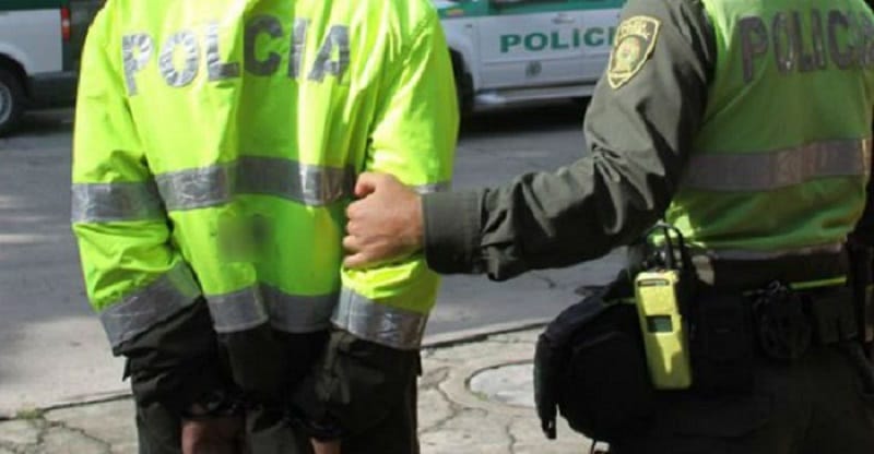 Policías asegurados por el robo de droga incautada en la vía Buenaventura | Noticias de Buenaventura, Colombia y el Mundo