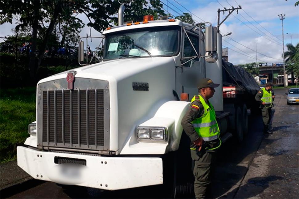 Fue requerido por supuestos guardas de tránsito y le terminaron hurtando camión con carga millonaria | Noticias de Buenaventura, Colombia y el Mundo