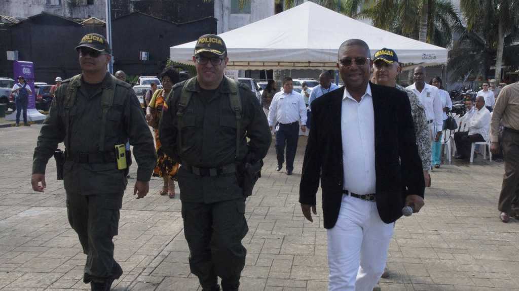 Alcalde encargado entregó dotación a diferentes estamentos de la fuerza pública | Noticias de Buenaventura, Colombia y el Mundo