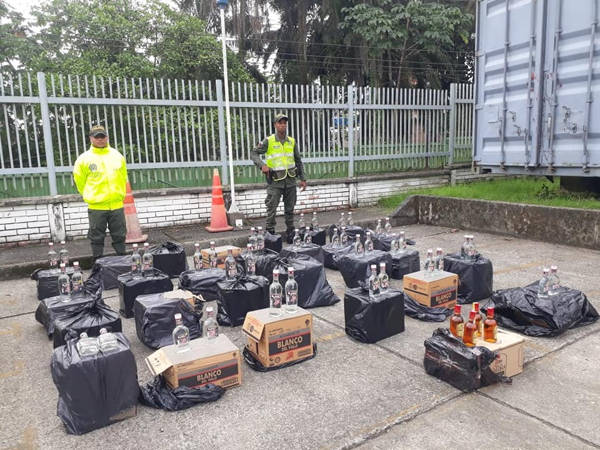 Policía incauta otra carga de licor adulterado que iba para la zona rural del Cauca | Noticias de Buenaventura, Colombia y el Mundo