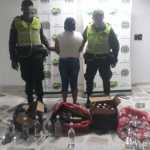 Mujer fue capturada cuando entraba a la ciudad con licor presuntamente adulterado | Noticias de Buenaventura, Colombia y el Mundo