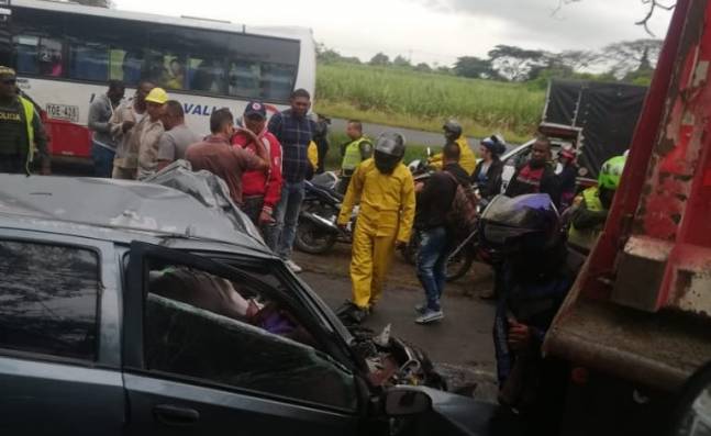 Cinco muertos y cinco heridos dejan graves accidentes entre el Cauca y el Valle este martes