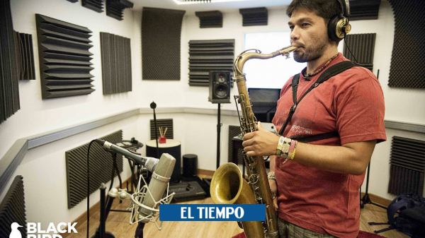 La historia del músico bumangués que triunfa con su saxofón en Europa