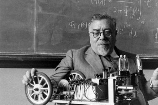 Norbert Wiener, el "chico más brillante del mundo" que pensó que una máquina y un cerebro eran lo mismo
