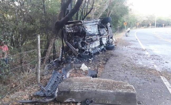 Cuatro personas resultan heridas en aparatoso accidente en la vía Roldanillo - La Unión