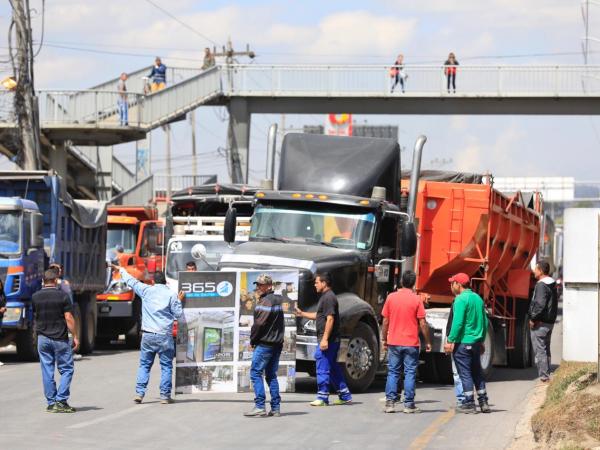 Se mantienen protestas de transportadores de carga en Bogotá