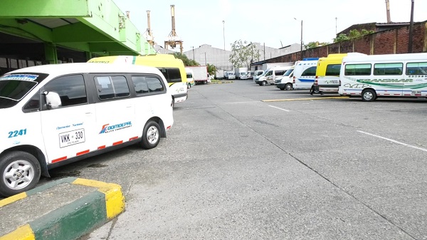 Las empresas de transporte que prestan el servicio de transporte decidieron rebajar la tarifa del pasaje entre Cali y Buenaventura, debido a la crisis social y económica que afronta el puerto vallecaucano.