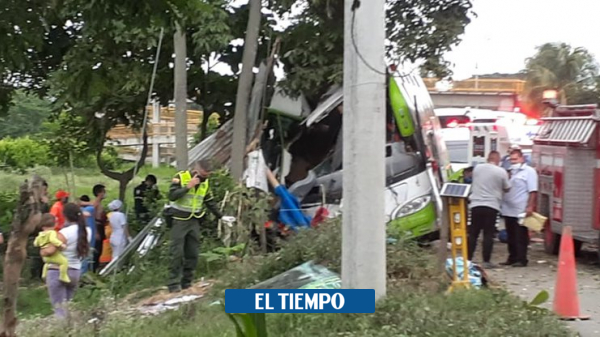 Bus que llevaba venezolanos se accidentó en zona rural de Palmira - Cali - Colombia