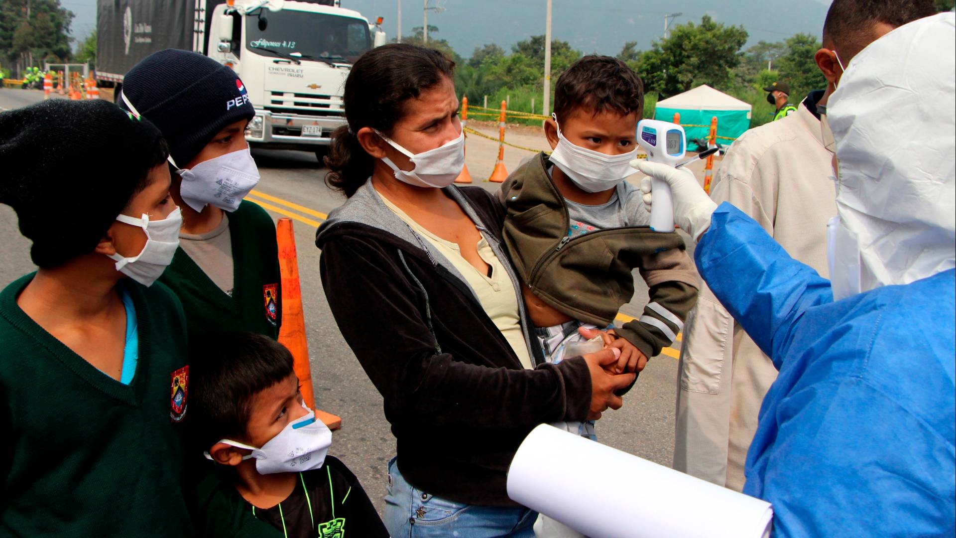 Crisis por coronavirus obliga a venezolanos en Colombia a retornar a su país