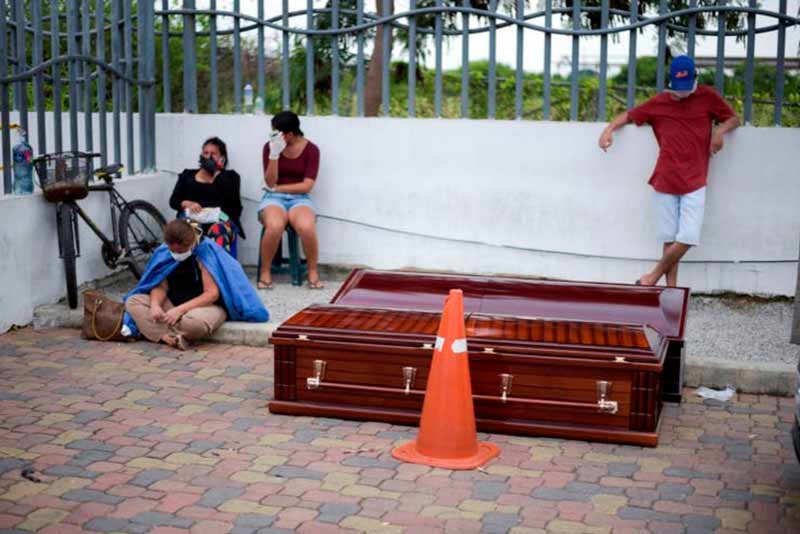 Más de 100 cadáveres en Guayaquil-Ecuador aún no han sido enterrados, dice líder social