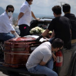 "Tenemos 7 días con un cadáver en Guayaquil": Los gritos de auxilio tras cada tuit del funcionario ecuatoriano encargado de los muertos en la pandemia