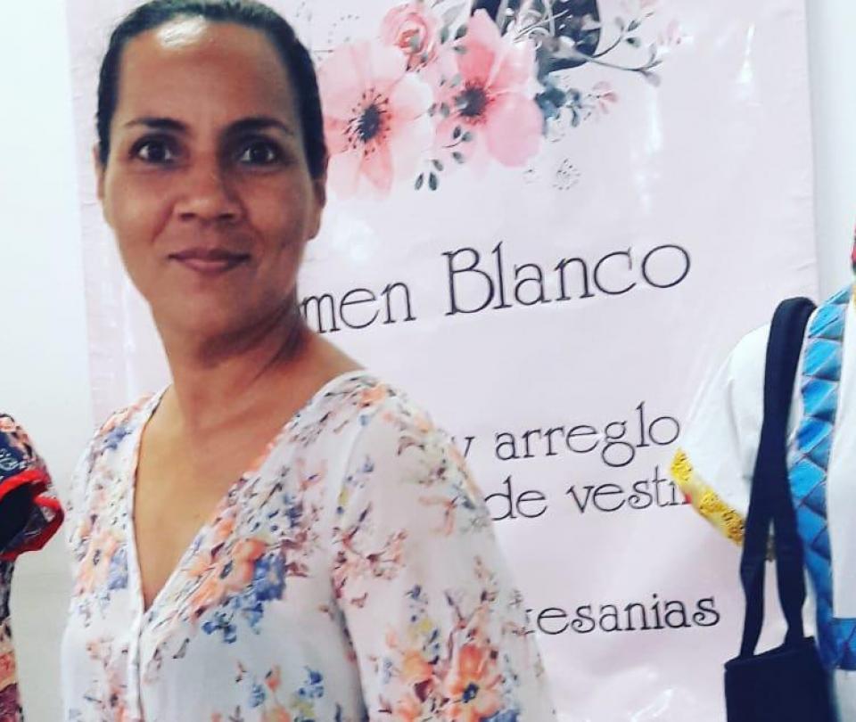 Víctima del conflicto Carmen Blanco ahora es diseñadora de modas - Proceso de Paz - Política