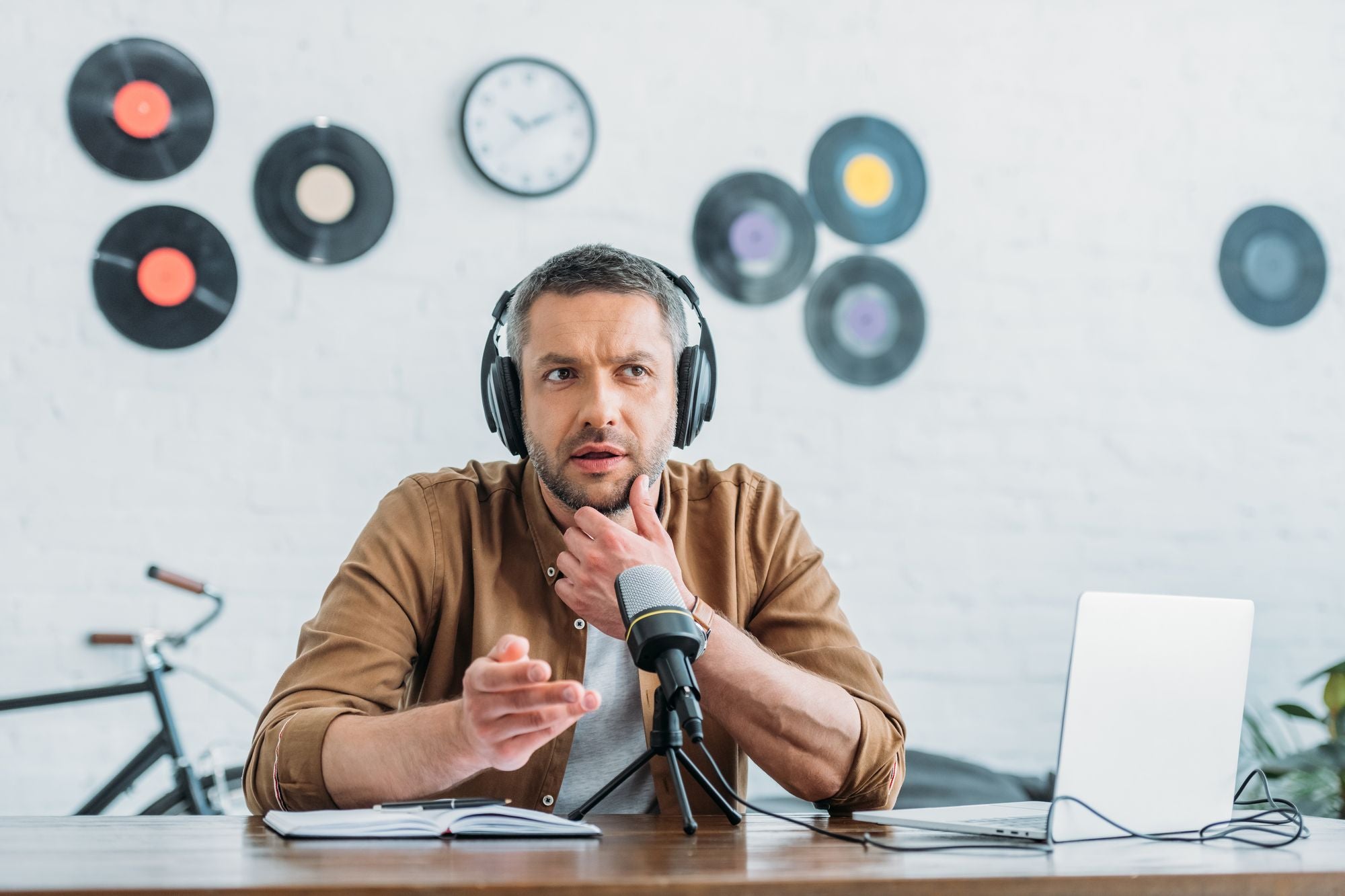 Así los emprendedores logran dar grandes entrevistas en podcasts