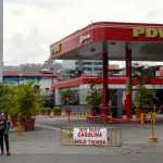 Bloqueo, escasez de gasolina y nuevos precios: ¿el fin del combustible "más barato del mundo" en Venezuela?