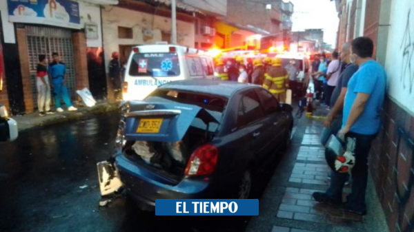 Carrera por el seguro de accidentes terminó en colisión de ambulancia - Cali - Colombia
