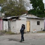 "Pareciera que se construyen guetos de pobres": polémica en Buenos Aires por el aislamiento de zonas con casos de coronavirus