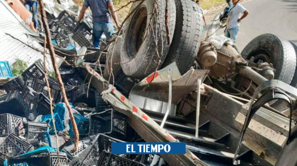 Dos personas en un camión murieron al caer a un abismo en Cauca - Cali - Colombia