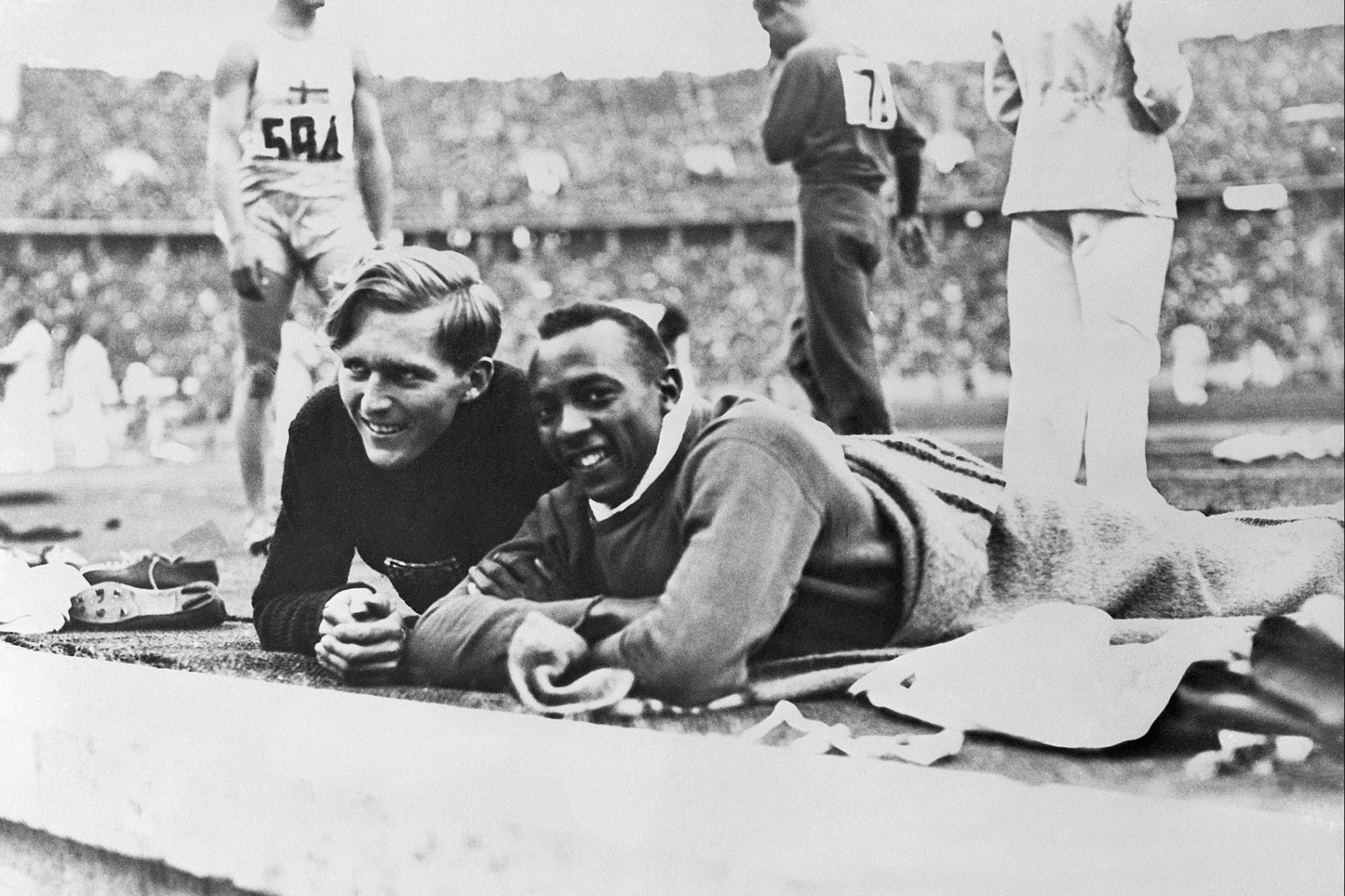 El atleta alemán que hizo enojar a Hitler por ayudar a su competidor Jesse Owens