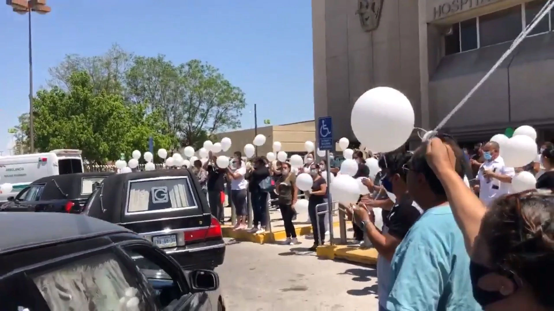 Rinden homenaje a enfermeras asesinadas en Torreón (Foto: Captura de Pantalla Twitter @paco_rolo)