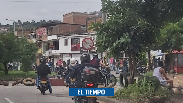 Protesta de mototaxistas en Cali por necesidades económicas - Cali - Colombia