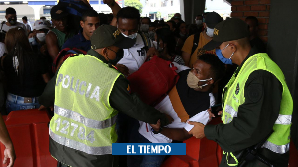 Transporte de pasajeros anuncia movilizaciòn con trapos rojos - Cali - Colombia