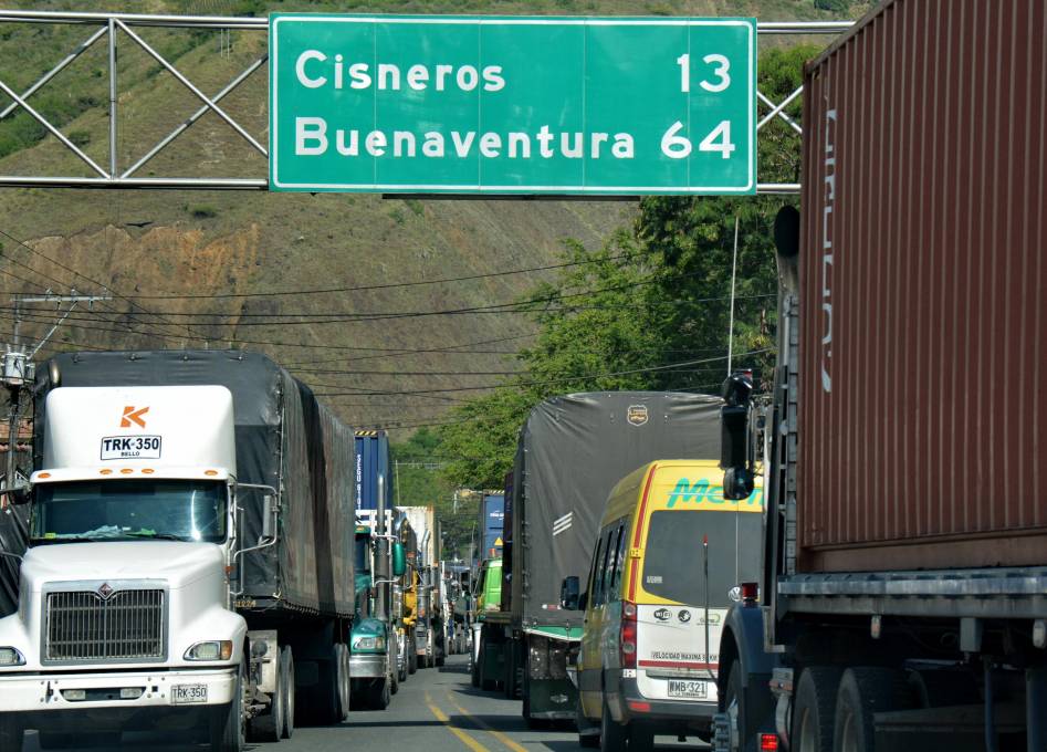 Gobierno ratificó apoyo para culminar obras viales pendientes en el Valle del Cauca