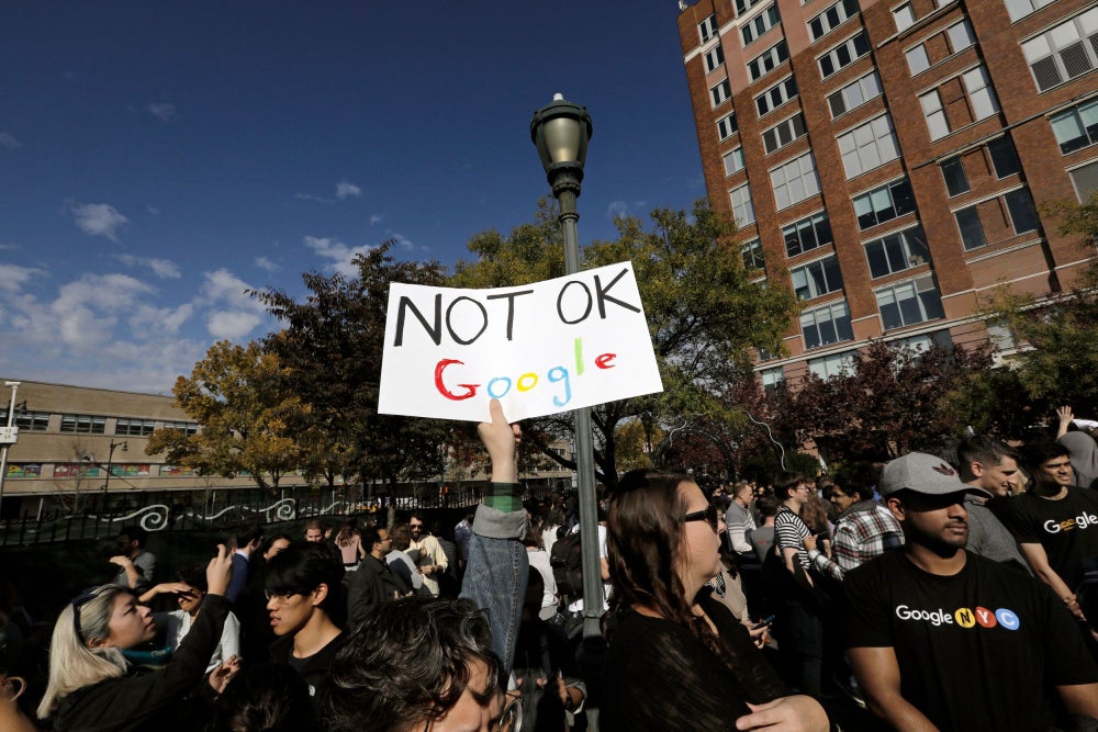 Más de 1,600 trabajadores de Google piden a Sundar Pichai que deje de vender su tecnología a la policía