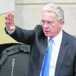 Uribe avisó que con la nueva indagación que le abrió la Corte están jugando con su reputación