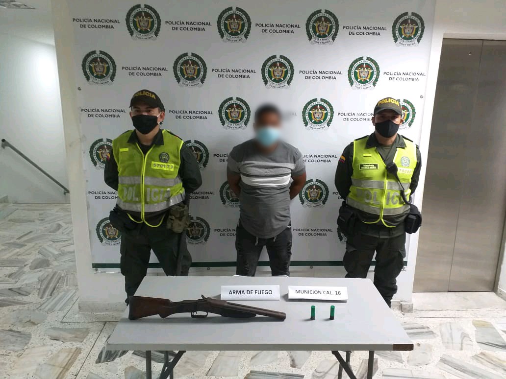 Policía capturó a ciudadano por porte ilegal de arma y municiones | Noticias de Buenaventura, Colombia y el Mundo