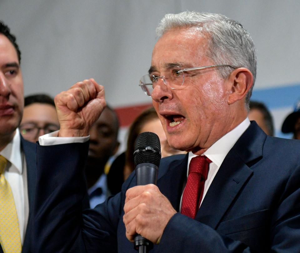 ¿Por qué acusan a Uribe de ser el beneficiario de los perfilamientos a opositores? - Congreso - Política