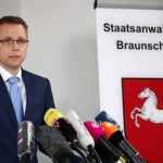 El portavoz del departamento de enjuiciamiento de Braunschweig, Hans Christian Wolters, da un comunicado de prensa en el caso Madeleine