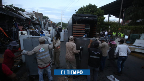 Alcaldía de Cali recupera andenes y vía ocupada por una chatarrería - Cali - Colombia