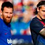 Lionel Messi y Griezmann aún no lograron congeniar dentro del campo (Reuters)