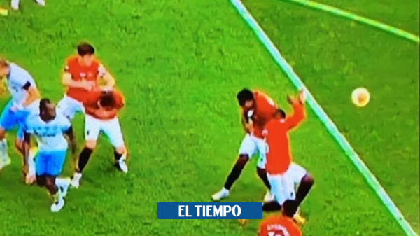 Pogba ataja un remate con las manos y le cobran penalti al Manchester United - Fútbol Internacional - Deportes