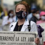Coronavirus en Colombia | "Ganaron mucha plata con las tres muertes de mi familia": qué son las EPS, las polémicas entidades privadas de salud que gestionan la contención del coronavirus
