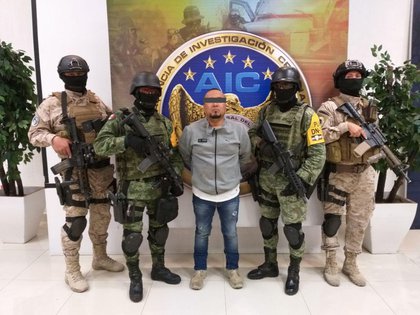El secretario de Seguridad Ciudadana, Alfonso Durazo Montaño, informó que el objetivo del traslado fue con la finalidad de garantizar la seguridad del capo (Foto: Twitter/ Fiscalía General del Estado de Guanajuato)