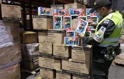 Incautan contenedor con telas, juguetería y elementos médicos en Buenaventura | Noticias de Buenaventura, Colombia y el Mundo