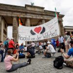 Los rastreos de COVID-19 en Alemania continúan mientras surge la polémica
