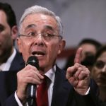 Álvaro Uribe renunció a su banca en el Senado de Colombia (REUTERS/Luisa González)