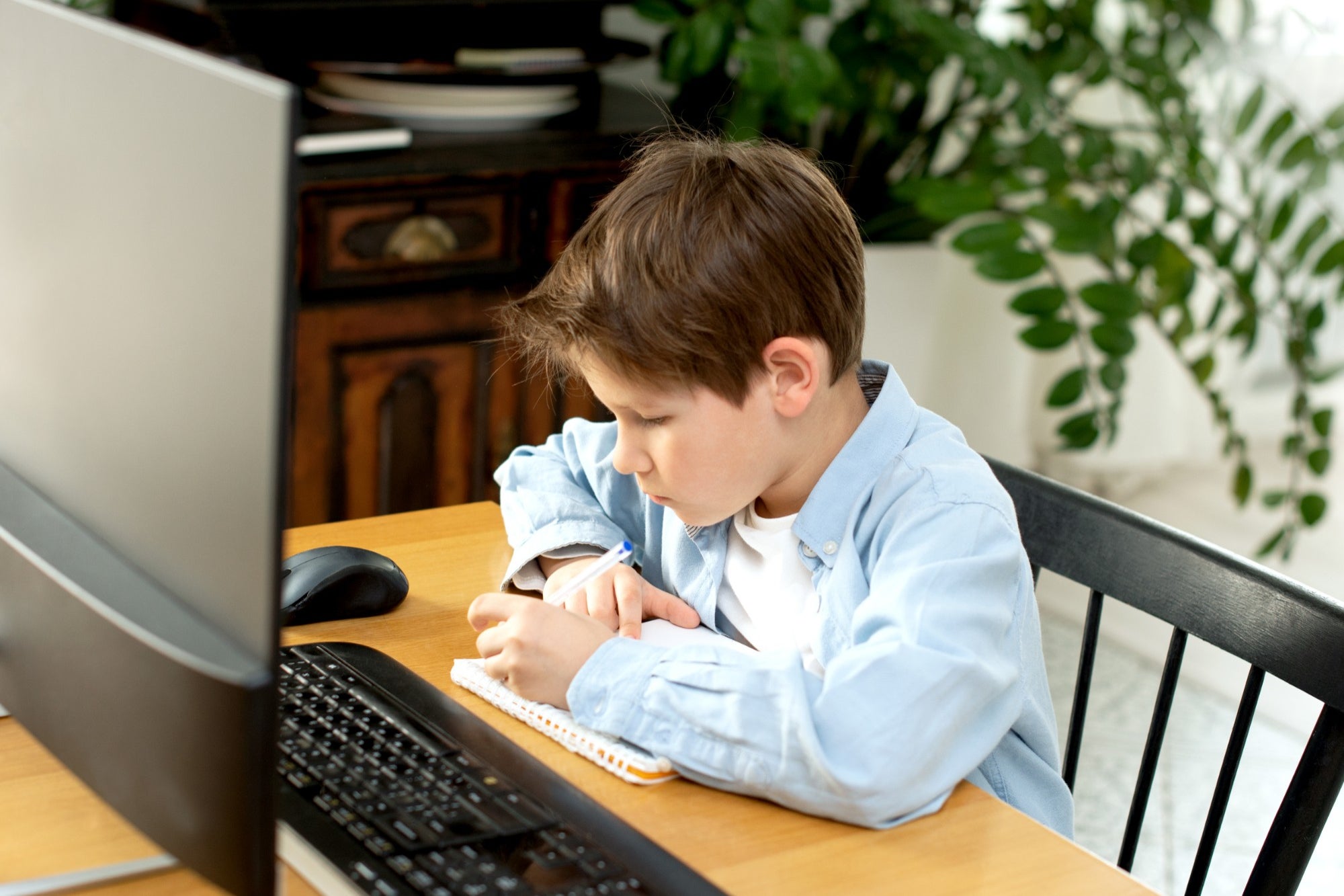Clases en línea sin drama: 3 tips para que tus hijos pongan atención