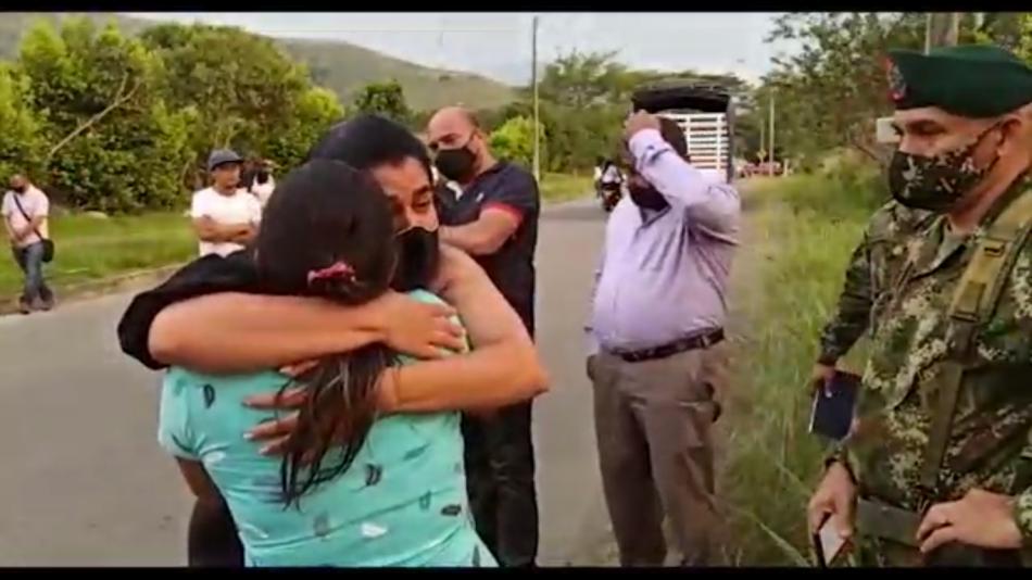 Así fue el encuentro entre la familia de Juliana Giraldo y la del soldado que le disparó - Cali - Colombia