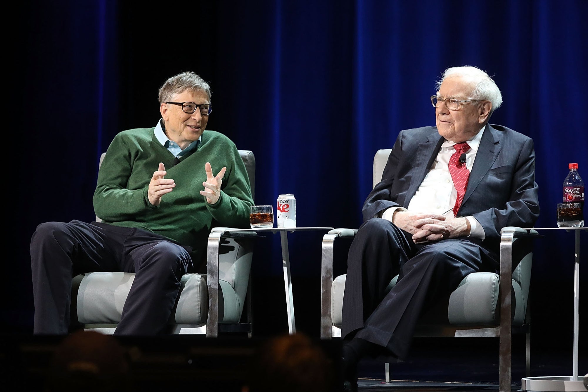 El mejor libro de negocios jamás escrito, según Bill Gates y Warren Buffett