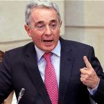 Uribe señala a Santos de minar moral de las Fuerzas Armadas - Gobierno - Política